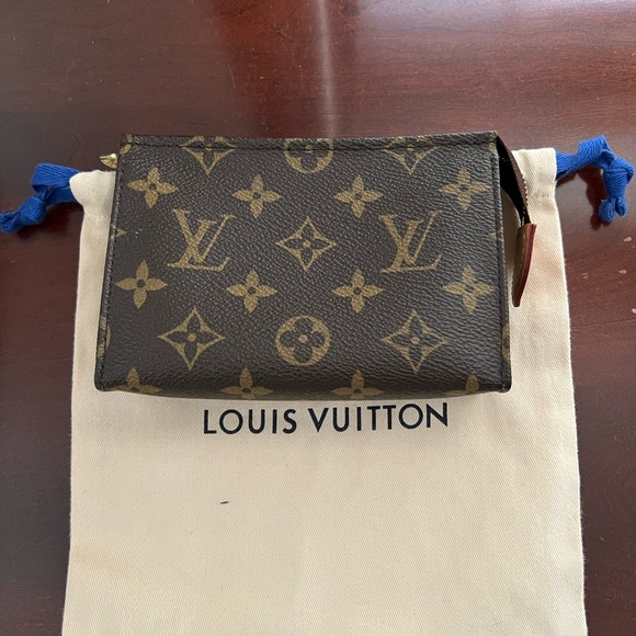 SOLD Authentic Louis Vuitton Toiletry 15 - Picture 1 of 10
